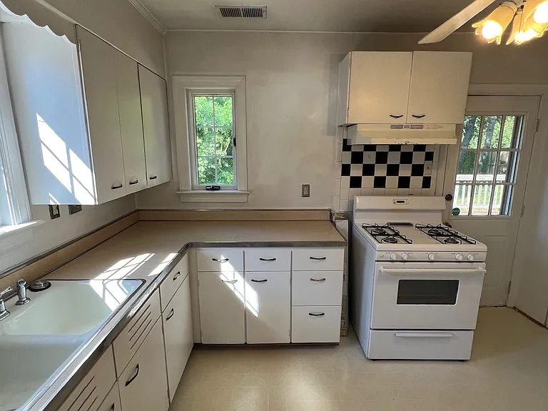 2241 N Harrison St — Photo 10