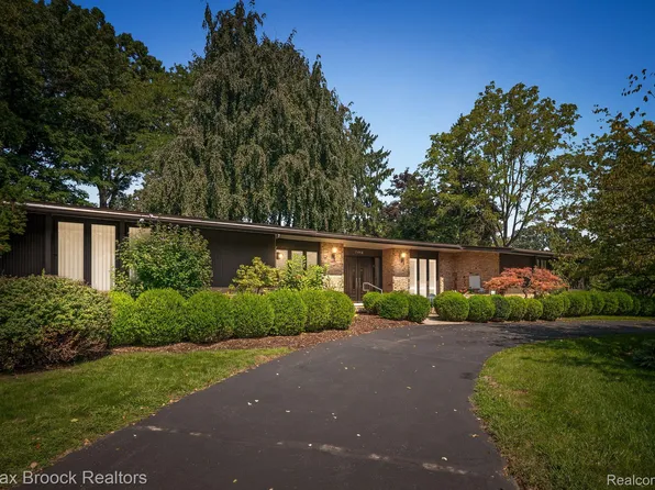 7448 Stony River Ct, Bloomfield Hills, MI 48301