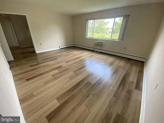 2nd image of 1601 19th St N APT 302