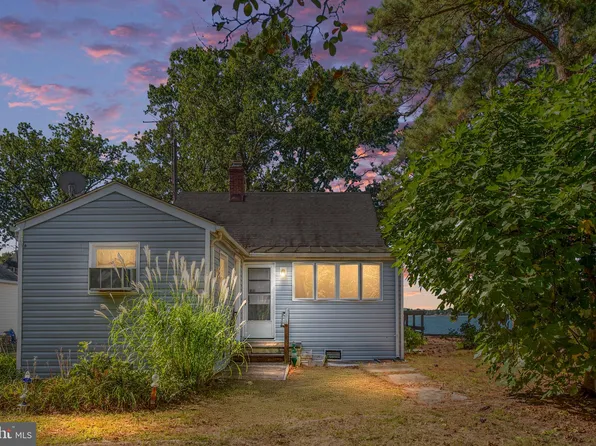 238 Grannys Bar Rd, Hague, VA 22469