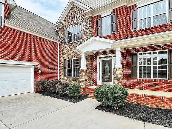 3rd image of 505 Palmerston Ln