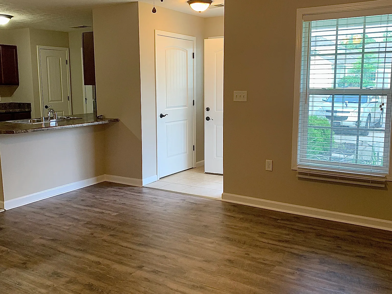 3 bed, 1300 sqft, $1,550 — Photo 3