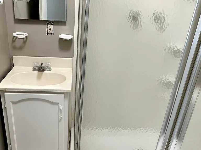 2nd Bathroom