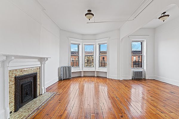 1st image of 258 Hancock St #4