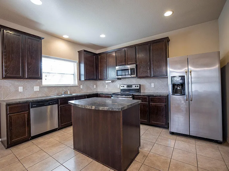 433 Stonebrook Dr — Photo 26