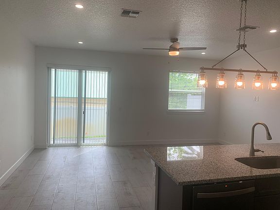 3rd image of 359 Weimar Way