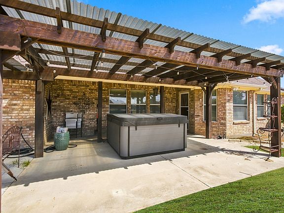 2nd image of 116 Springfield Cir