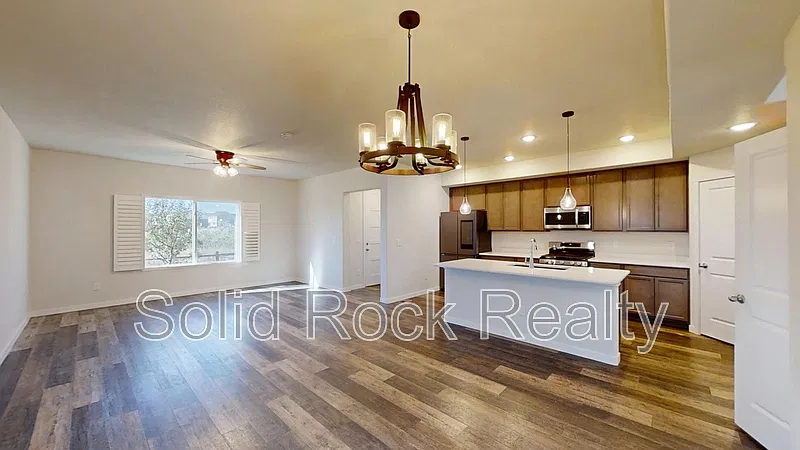 4 bed, 4.0 bath, 3143 sqft, $2,950 — Photo 2