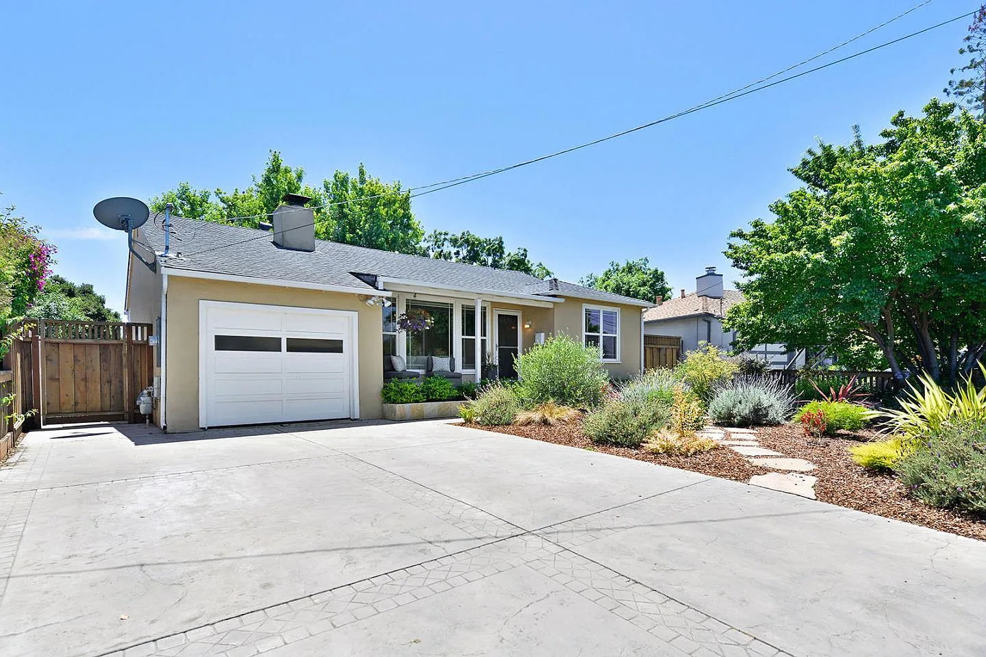 3356 Spring St photo 1