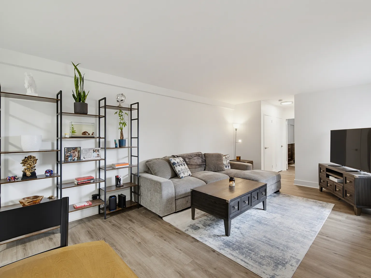 1 bed, 587 sqft, $2,275 — Photo 2