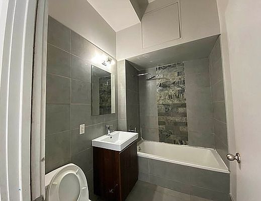 3rd image of 41 Kosciuszko St #4C