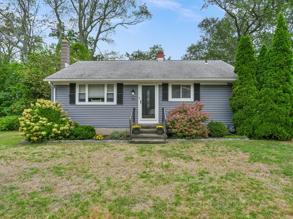28 Live Oaks Road, Milford, CT 06460