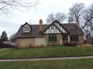 706 S Mitchell Ave, Arlington Heights, IL 60005
