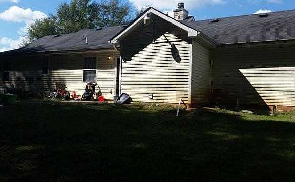3rd image of 182 Bonnies Way