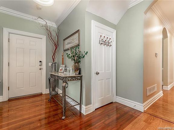 4th image of 33 Laurel Ave #35