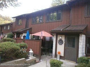 23 Stone Ln, Staten Island, NY 10314