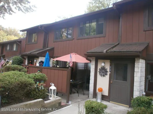 23 Stone Ln, Staten Island, NY 10314