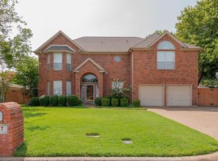 717 Crystal Ln, Hurst, TX 76054