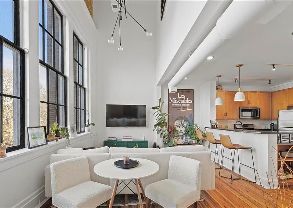 1st image of 978 North Ave NE APT 303