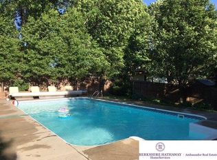 1005 Michael Dr, Papillion, NE 68046