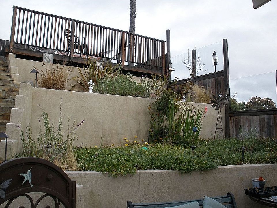 tri-level backyard with Glass panes to enhance oceanviews