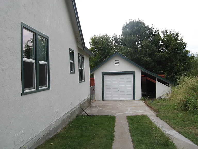 310 E Lake St — Photo 2