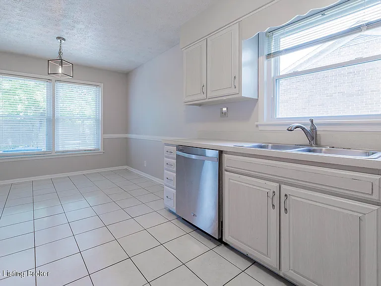 2901 Creekside Dr — Photo 11