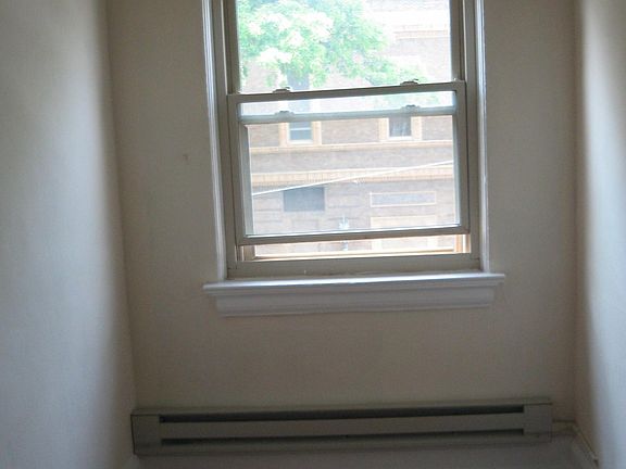 kitchen eating area