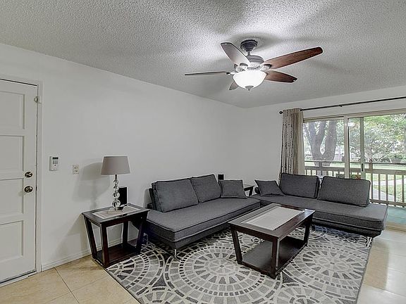 4th image of 1075 Alta Mira Dr APT A