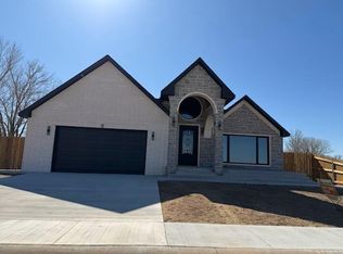 350 Wind Ridge Ct, Liberal, KS 67901