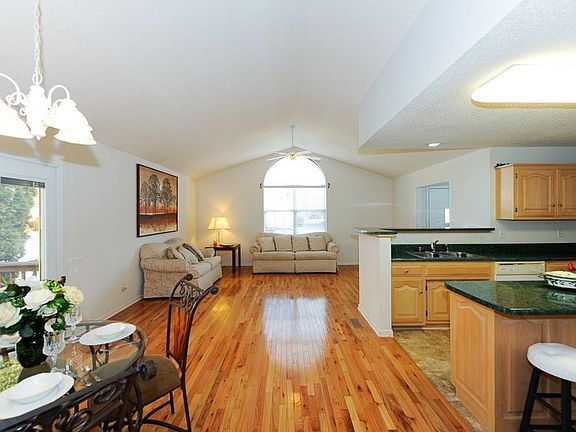 3rd image of 2035 Cochran Pl #9