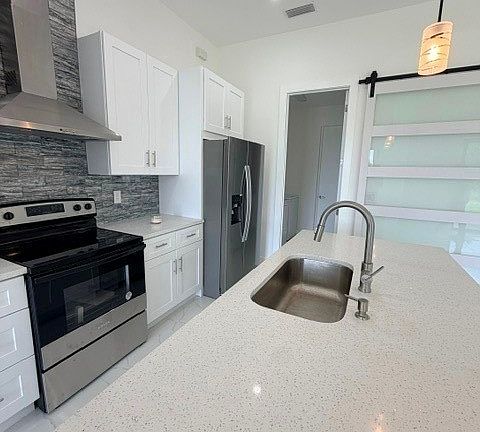 4th image of 2124 NE 28th St