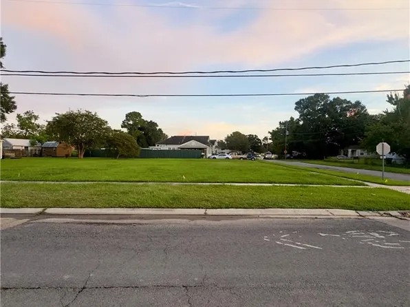 9100 Livingston Ave, Chalmette, LA 70043