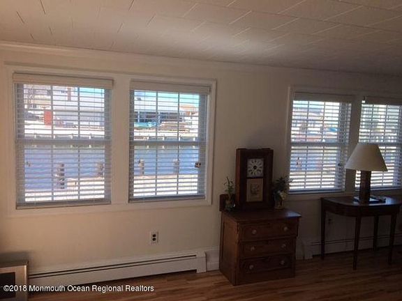 3rd image of 809 Forepeak Dr