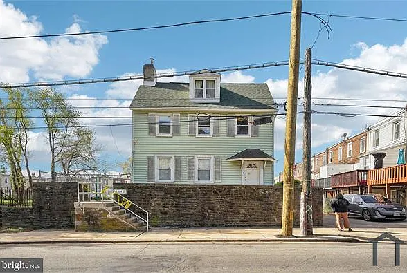 3 bed, 1300 sqft, $1,800 — Photo 1