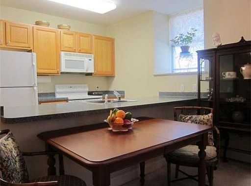 5th image of 145 Glenwood St Unit 101