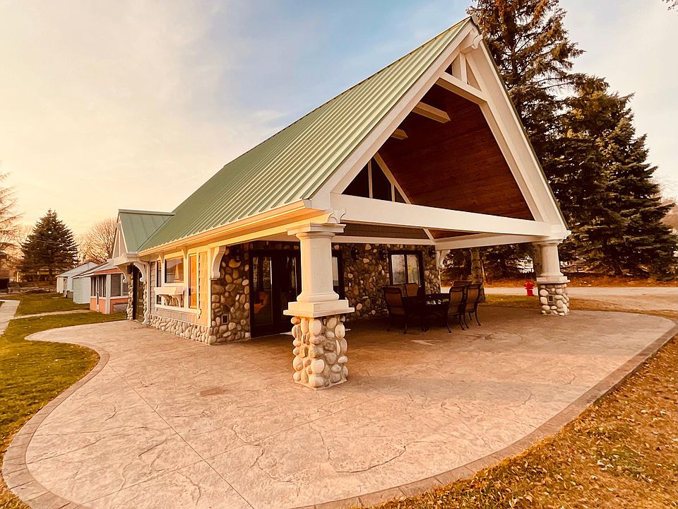Patio, Grill and Entrance to Cottage 1.