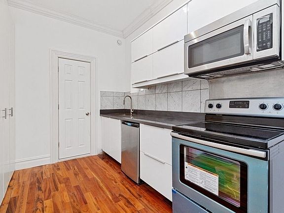 2nd image of 211 W 58th St APT 8