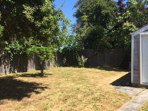 3rd image of 6423 Tacoma Ave S