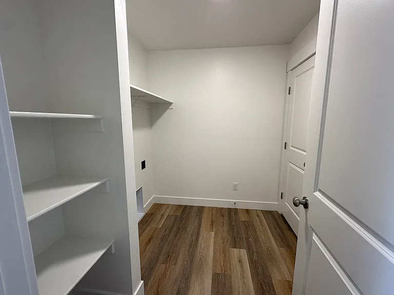 712 W 575 N — Photo 21