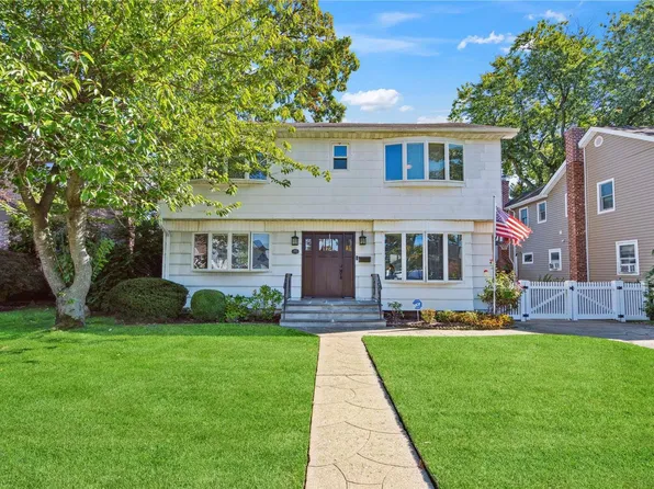 383 Jefferson Street, Franklin Square, NY 11010