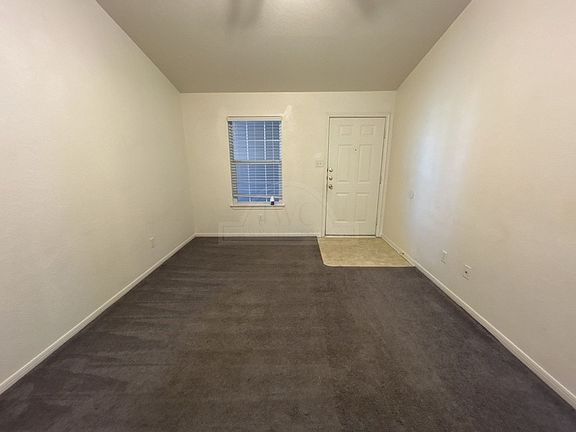 5th image of 601 N Main St APT I