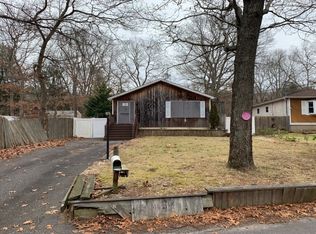 366 River Rd, Shirley, NY 11967