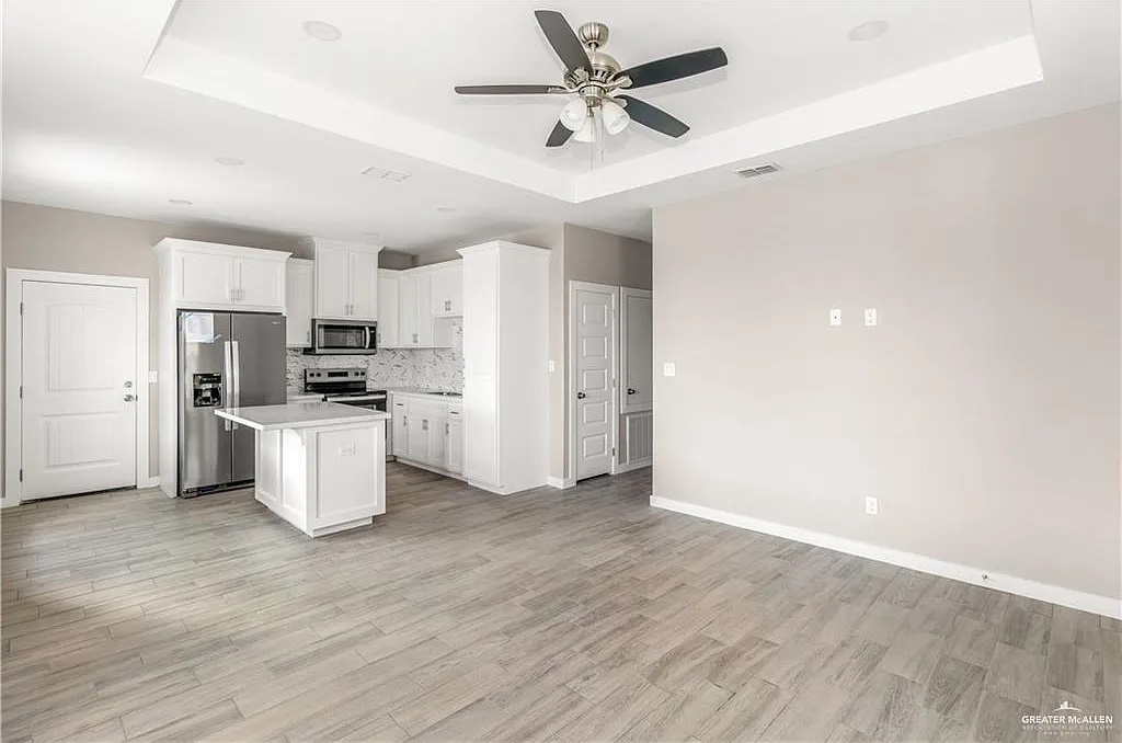 3 bed, 2.0 bath, 1137 sqft, $1,300 — Photo 3