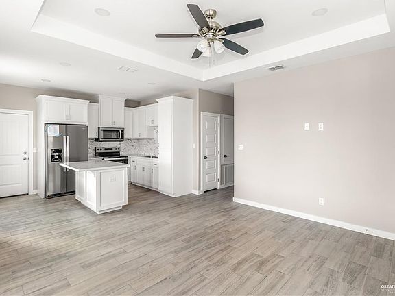 3rd image of 3056 Star Ave #4