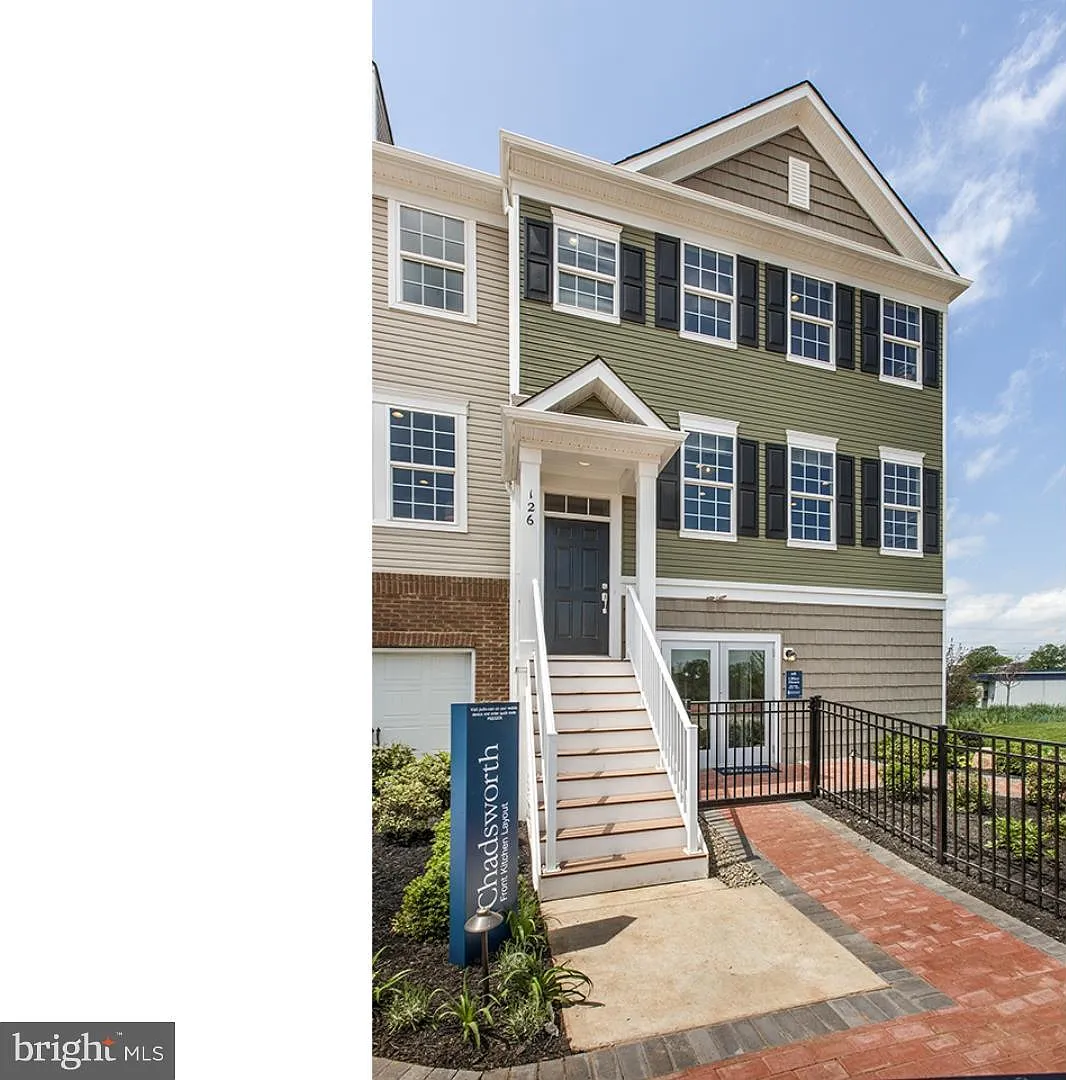 3 bed, 2.5 bath, 2231 sqft, $3,500 — Photo 2