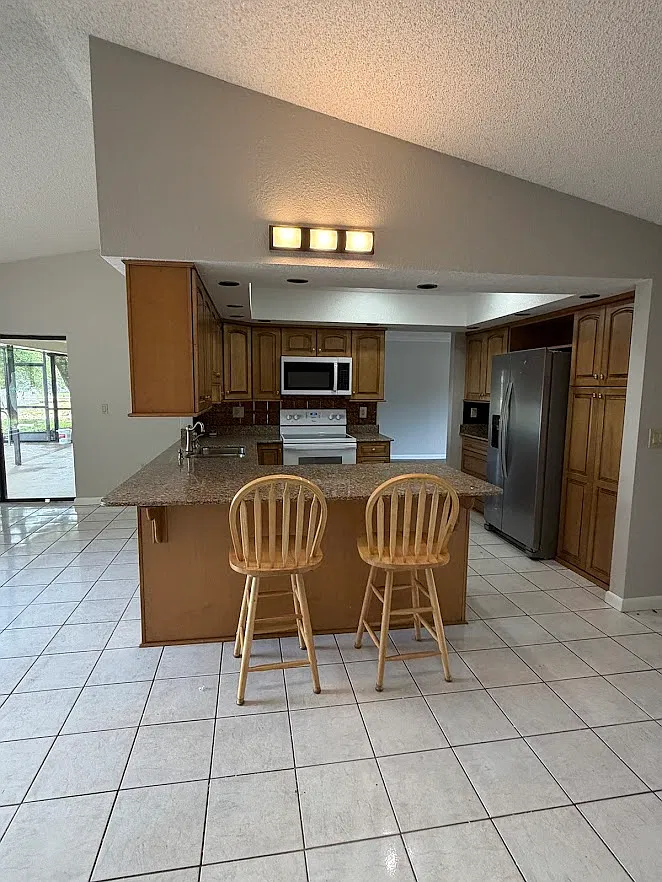 3/2 Pool Home Spring HIll — Photo 3