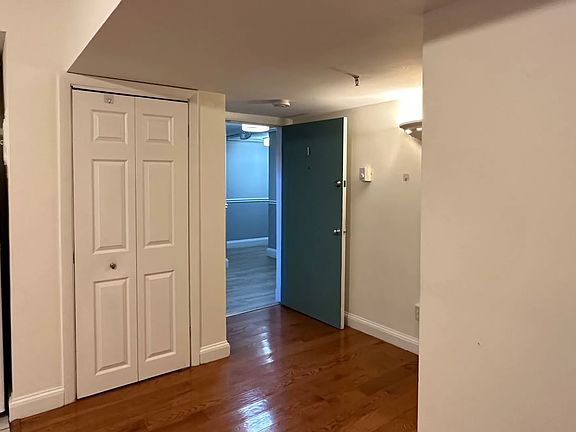 2nd image of 528 Beacon St #1B