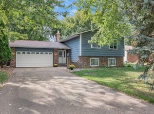 9753 Hemlock Ln N, Maple Grove, MN 55369