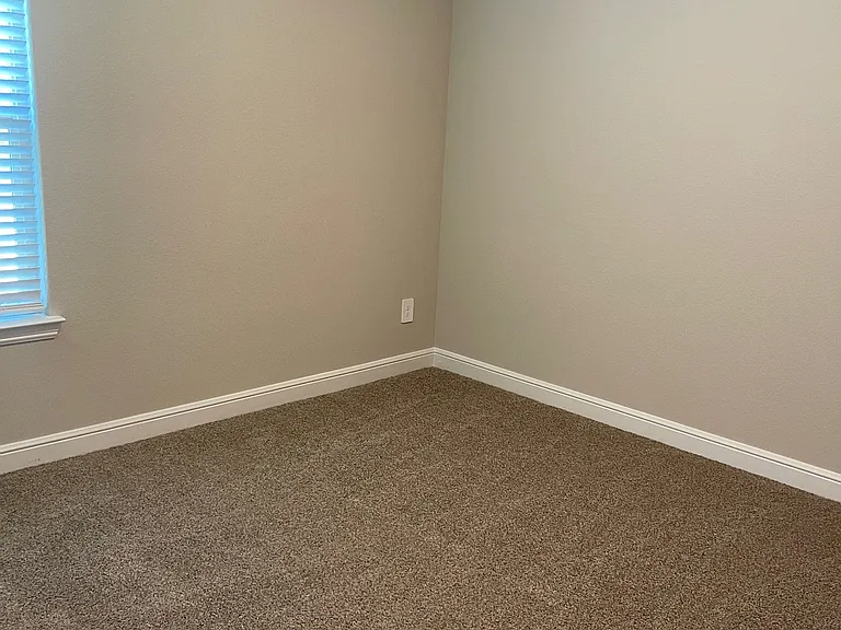 15537 Putney Way — Photo 9